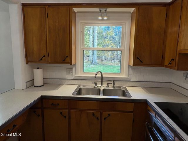 15 Maywood Drive, Glenville, NY 12302