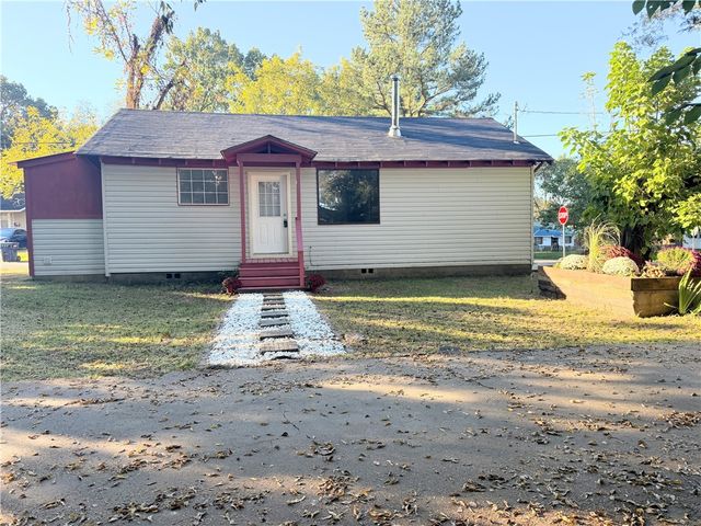 215 Montgomery Street, Clarksville, AR 72830