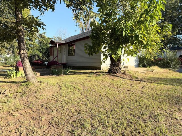 215 Montgomery Street, Clarksville, AR 72830