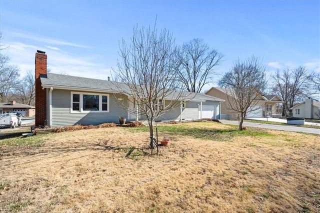 105 Highland Drive, Smithville, MO 64089