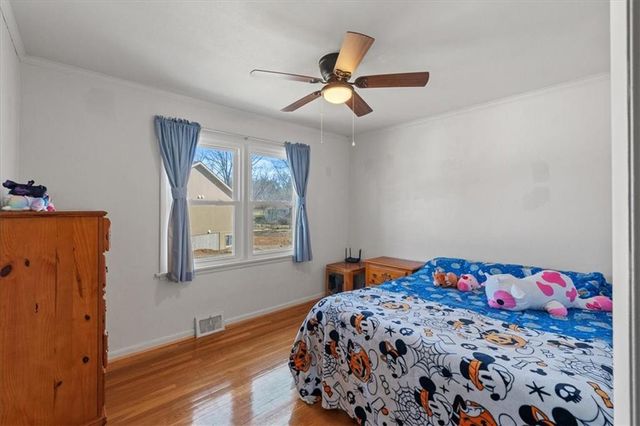 105 Highland Drive, Smithville, MO 64089