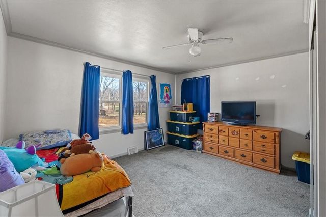 105 Highland Drive, Smithville, MO 64089