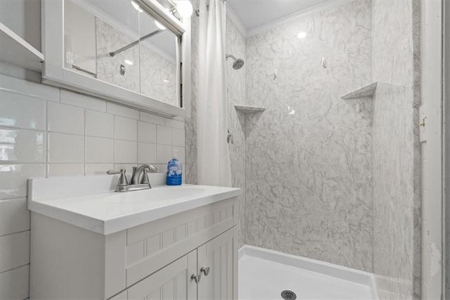 105 Highland Drive, Smithville, MO 64089