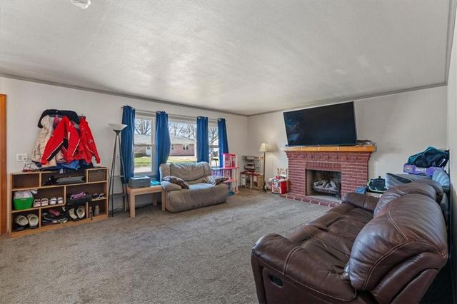 105 Highland Drive, Smithville, MO 64089