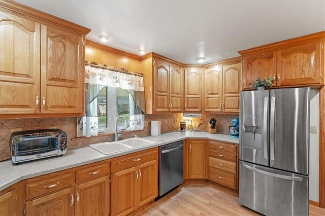 105 Highland Drive, Smithville, MO 64089