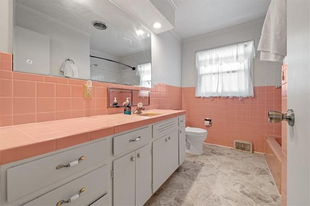 105 Highland Drive, Smithville, MO 64089