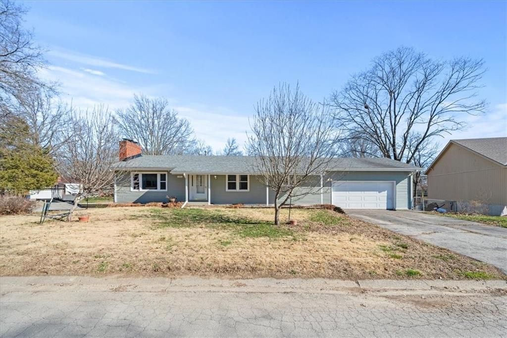 105 Highland Drive, Smithville, MO 64089