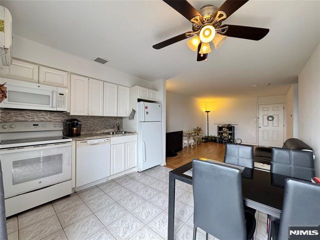 201 12th Street 20, Palisades Park, NJ 07650