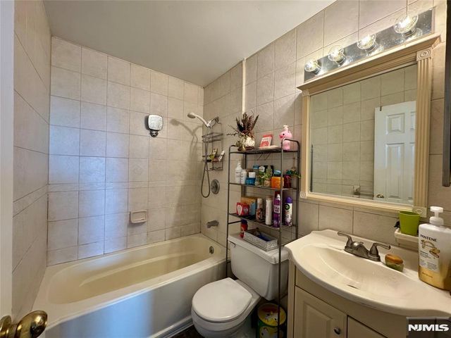 201 12th Street 20, Palisades Park, NJ 07650