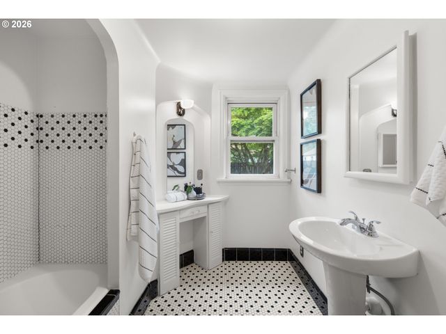 6026 N MISSISSIPPI Ave, Portland, OR 97217