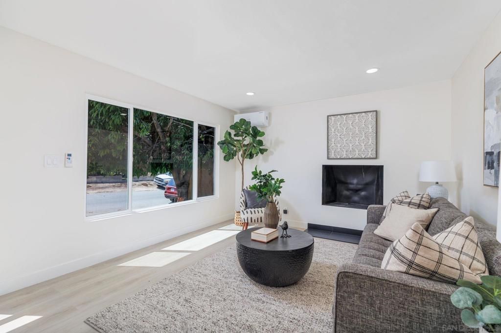 Image 2 of property listing at 866 Merlin Dr, San Diego, CA 92114