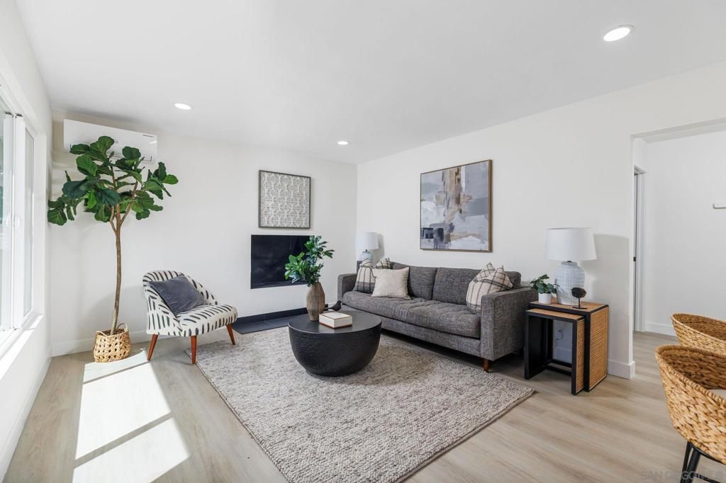 Image 3 of property listing at 866 Merlin Dr, San Diego, CA 92114