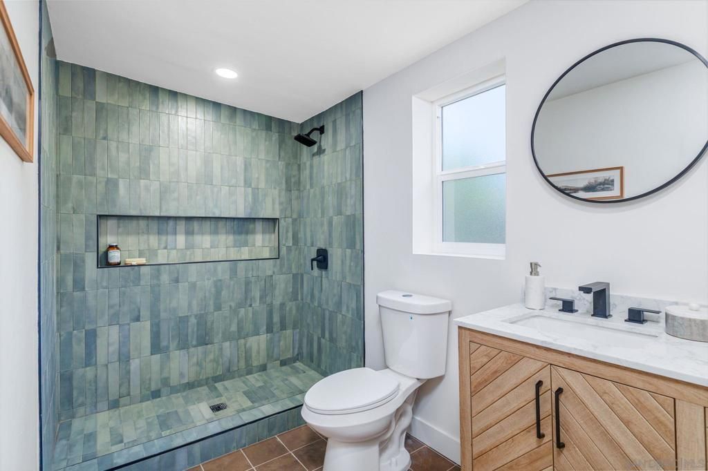 Image 9 of property listing at 866 Merlin Dr, San Diego, CA 92114