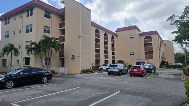 3251 Holiday Springs Boulevard 302, Margate, FL 33063