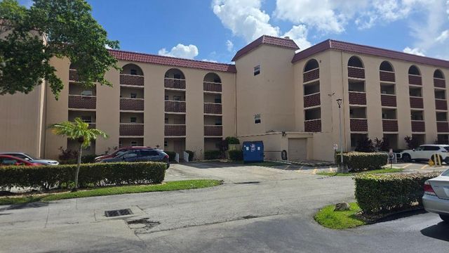 3251 Holiday Springs Boulevard 302, Margate, FL 33063