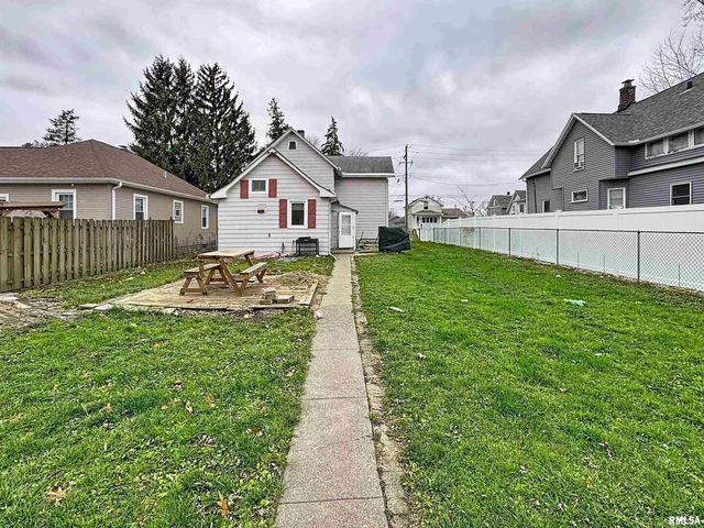 2320 18th Street A, Moline, IL 61265