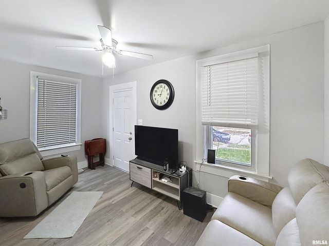 2320 18th Street A, Moline, IL 61265