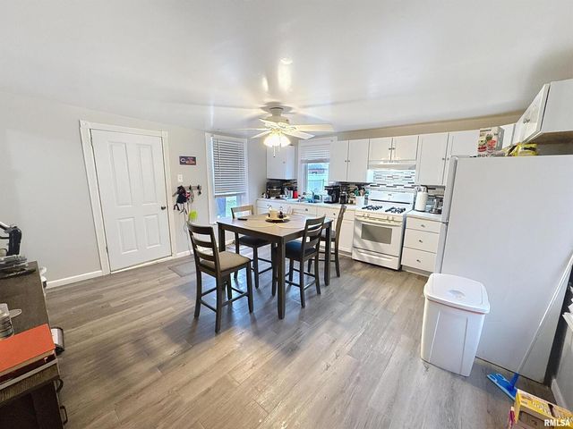 2320 18th Street A, Moline, IL 61265