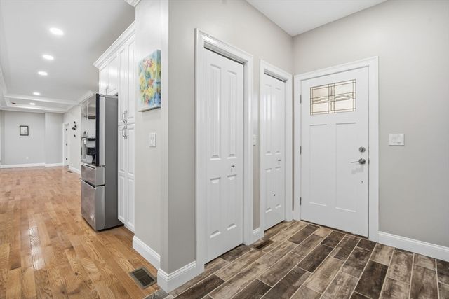 1 Farmer Cir, East Longmeadow, MA 01028