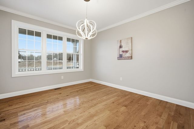 1 Farmer Cir, East Longmeadow, MA 01028