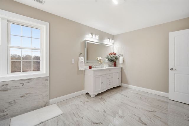 1 Farmer Cir, East Longmeadow, MA 01028