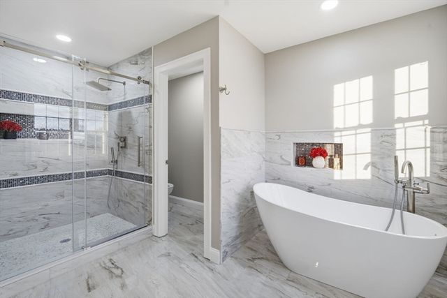 1 Farmer Cir, East Longmeadow, MA 01028