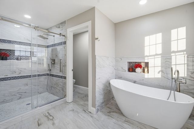 1 Farmer Cir, East Longmeadow, MA 01028