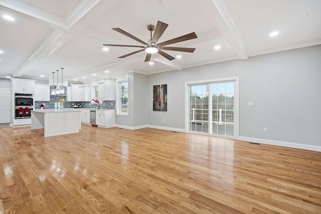 1 Farmer Cir, East Longmeadow, MA 01028