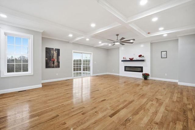 1 Farmer Cir, East Longmeadow, MA 01028