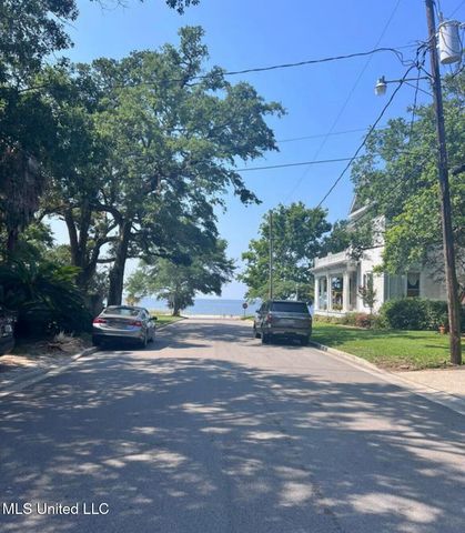 125 St Paul Street, B, Biloxi, MS 39530