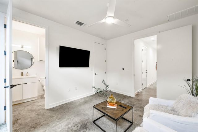 410 W Alpine RD 7, Austin, TX 78704