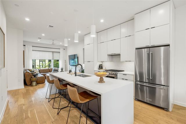 410 W Alpine RD 7, Austin, TX 78704