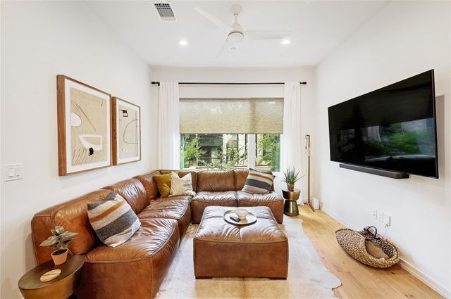 410 W Alpine RD 7, Austin, TX 78704