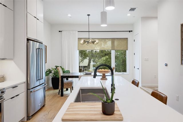 410 W Alpine RD 7, Austin, TX 78704