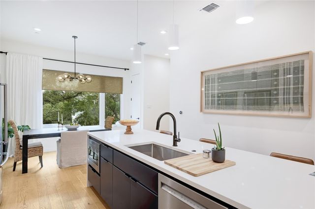 410 W Alpine RD 7, Austin, TX 78704