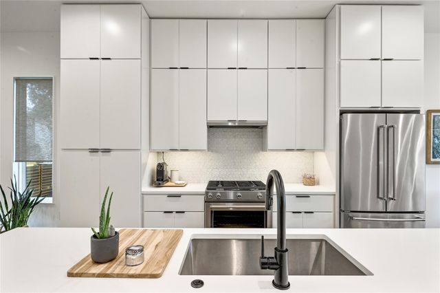 410 W Alpine RD 7, Austin, TX 78704