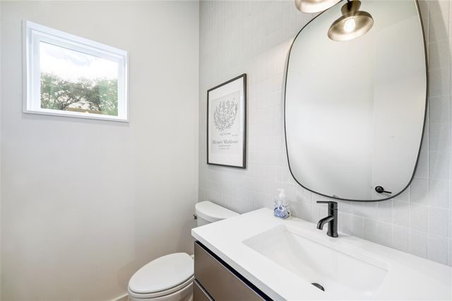 410 W Alpine RD 7, Austin, TX 78704