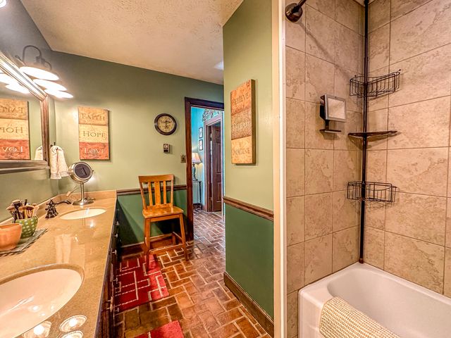 7581 McWhorter Road, London, KY 40741