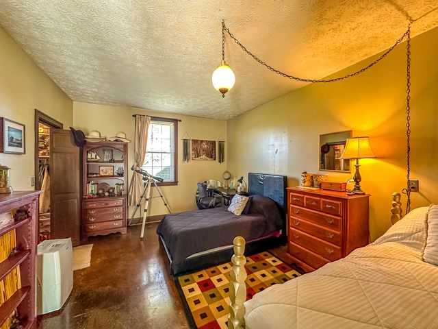 7581 McWhorter Road, London, KY 40741