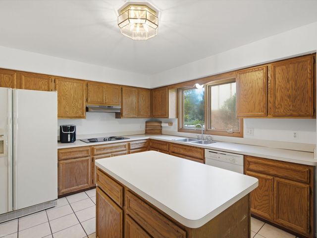 3016 Charlwood Drive, Rochester Hills, MI 48306