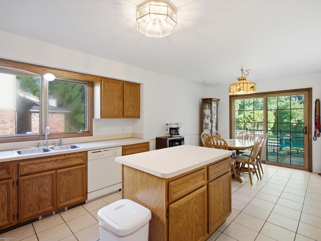 3016 Charlwood Drive, Rochester Hills, MI 48306