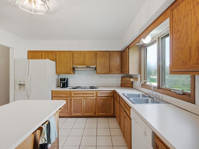 3016 Charlwood Drive, Rochester Hills, MI 48306