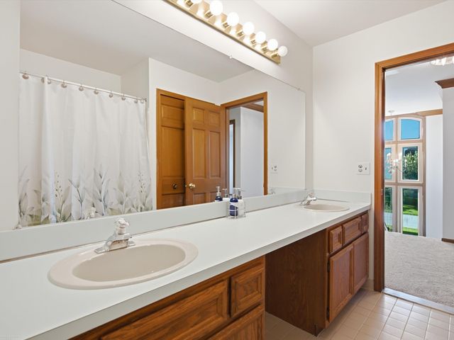3016 Charlwood Drive, Rochester Hills, MI 48306