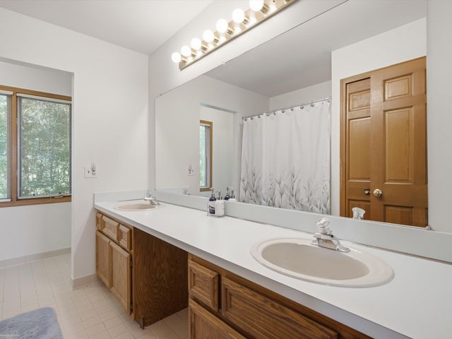 3016 Charlwood Drive, Rochester Hills, MI 48306