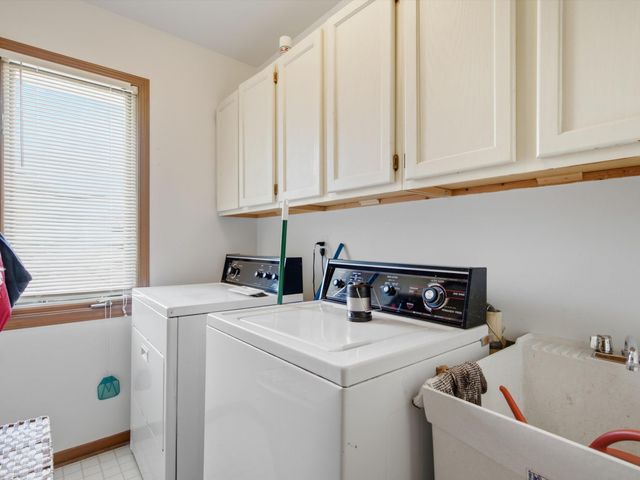 3016 Charlwood Drive, Rochester Hills, MI 48306