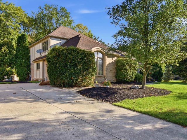 3016 Charlwood Drive, Rochester Hills, MI 48306