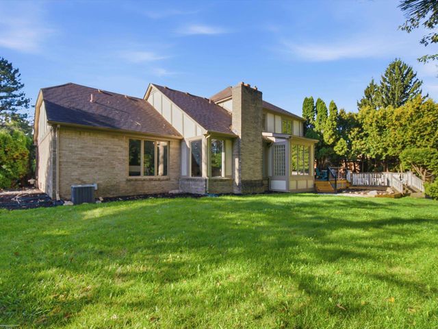 3016 Charlwood Drive, Rochester Hills, MI 48306