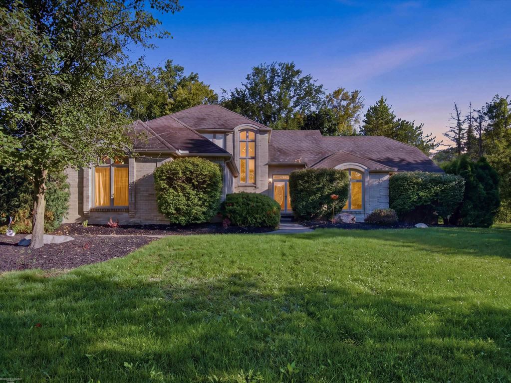 3016 Charlwood Drive, Rochester Hills, MI 48306