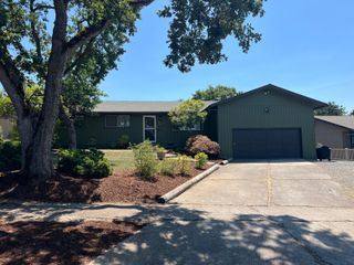 1536 Cambridge Circle, Medford, OR 97504