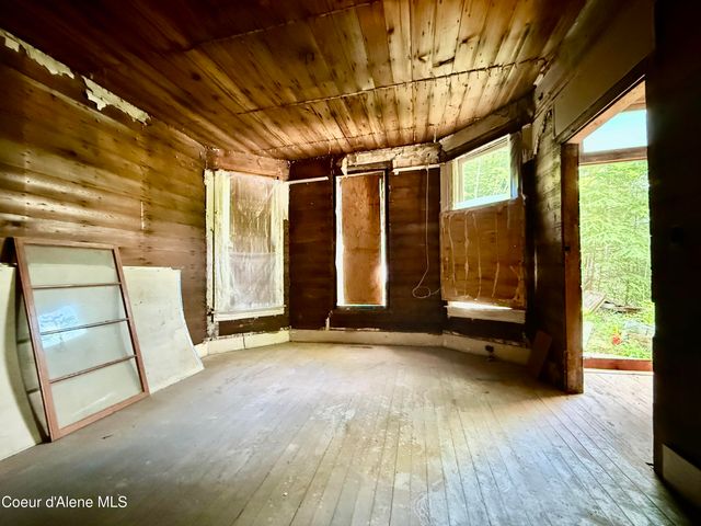 408 High Bank St, Wallace, ID 83873